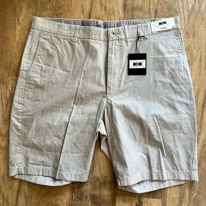 Joseph Abboud Flat Front Light Gray Shorts Size 38 NWT‎